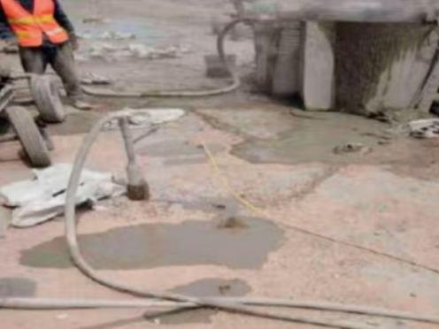 揭东水泥混凝土路面板底注浆技术 路面脱空注浆整治方案