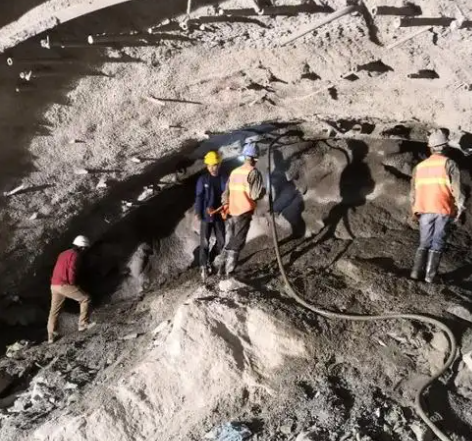 揭东拱顶带模注浆料的施工流程及注意事项